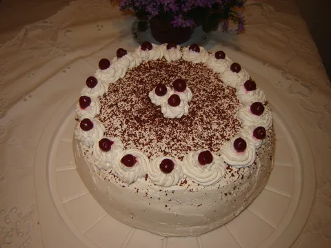 Cijela schwarzwald torta