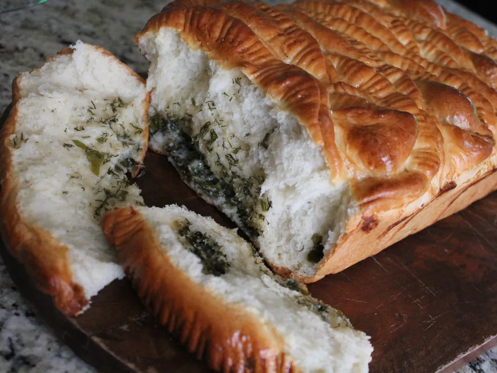 Pull apart kruh sa zacinskim biljem i sirom