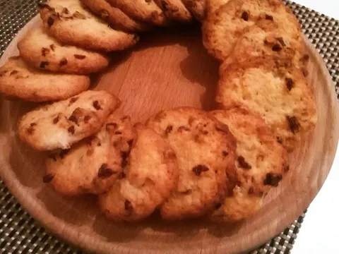 Cookies sa pistacijama i suhim brusnicama