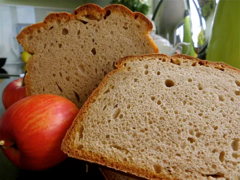 Kruh od raženog i pirovog brašna