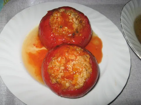 Punjeni paradajz sa sojinim ljuspicama