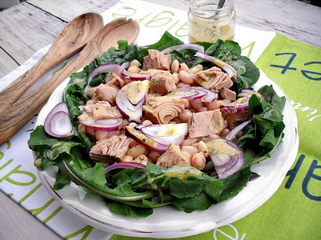 Salata od belog pasulja i tunjevine