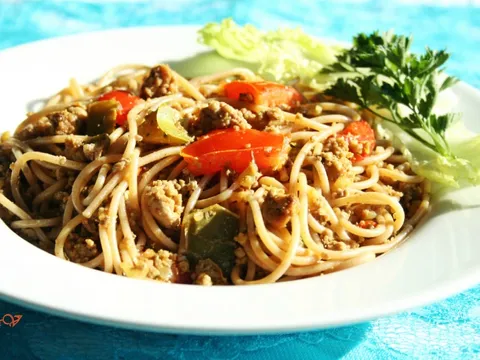 Integralne tjestenine sa povrćem i mesom