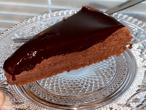 Čokoladni kolač bez brašna i šećera.