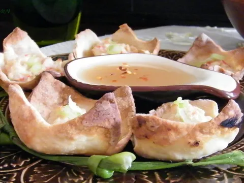 Peceni crab rangoon-wonton wrappers