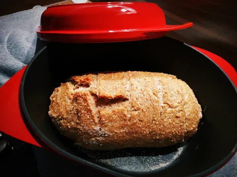 Kruh sa kus kusom i sezamom