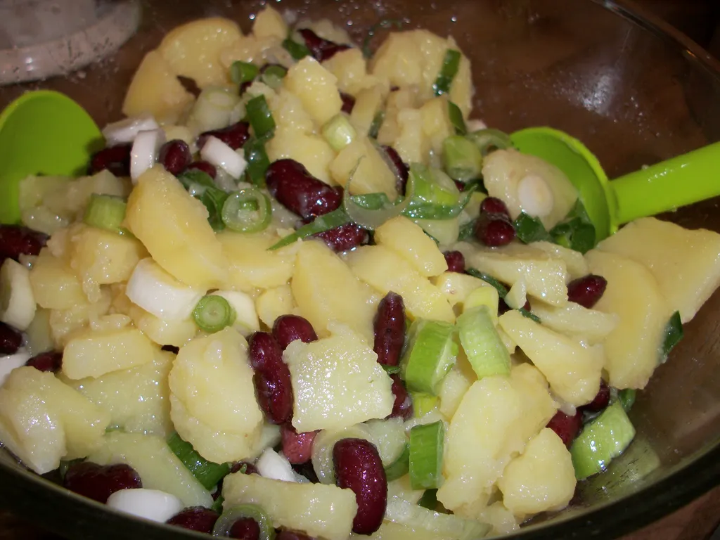 Krompir-Grah Salata