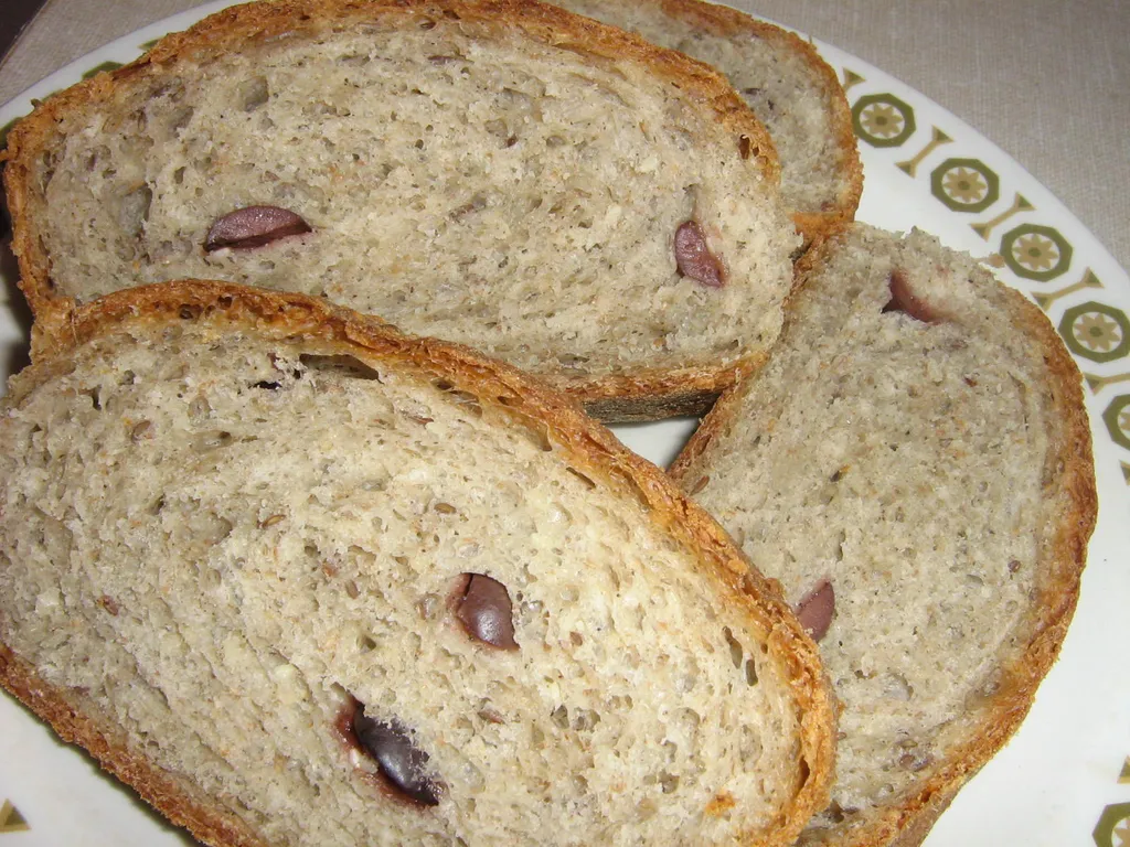 Kruh sa heljdinim i ražanim brašnom