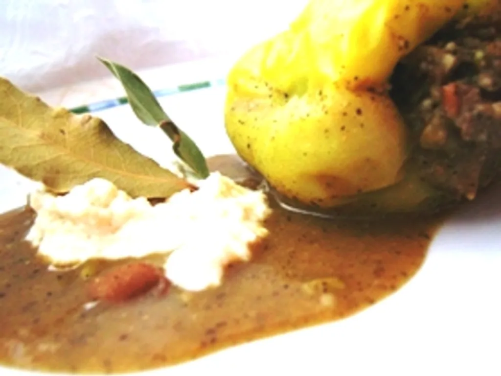 Paprika filovana grahom u curry umaku