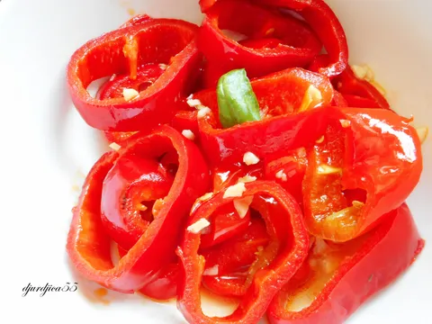 Brzinska salata sa prženom paprikom