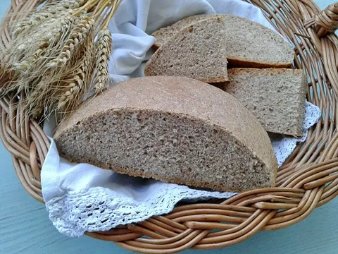 Domaci kruh sa pirovim mekinjama I chia sjemenkama