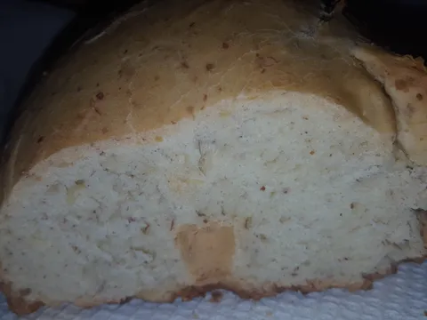 Amareto hleb iz Gorenje pekare
