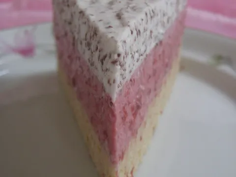Izmišljena torta (Pink Moments)...