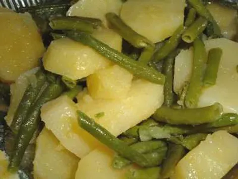 Krumpir salata s mahunama
