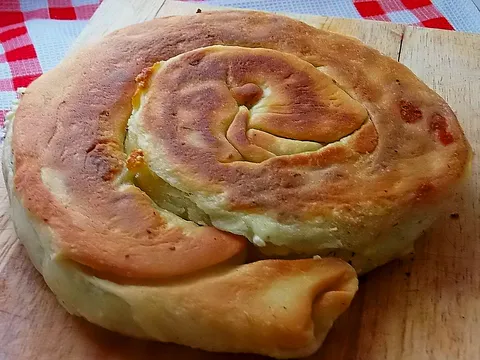 Tiganopsomo/grčki kruh sa sirom iz tave