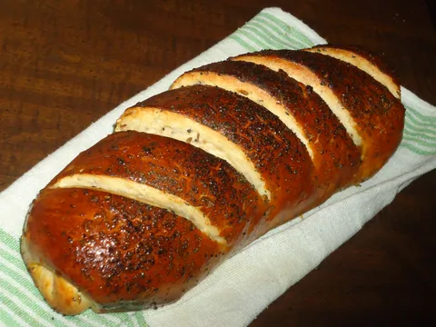 Kruh sa zobenim brasnom i sjemenkama