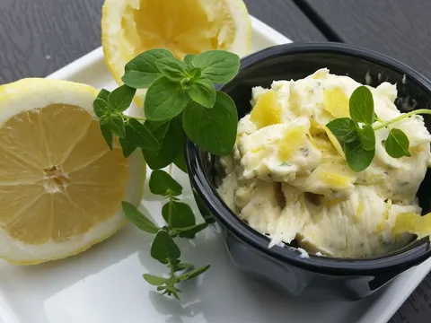 Zacinski maslac sa limunom i timijanom