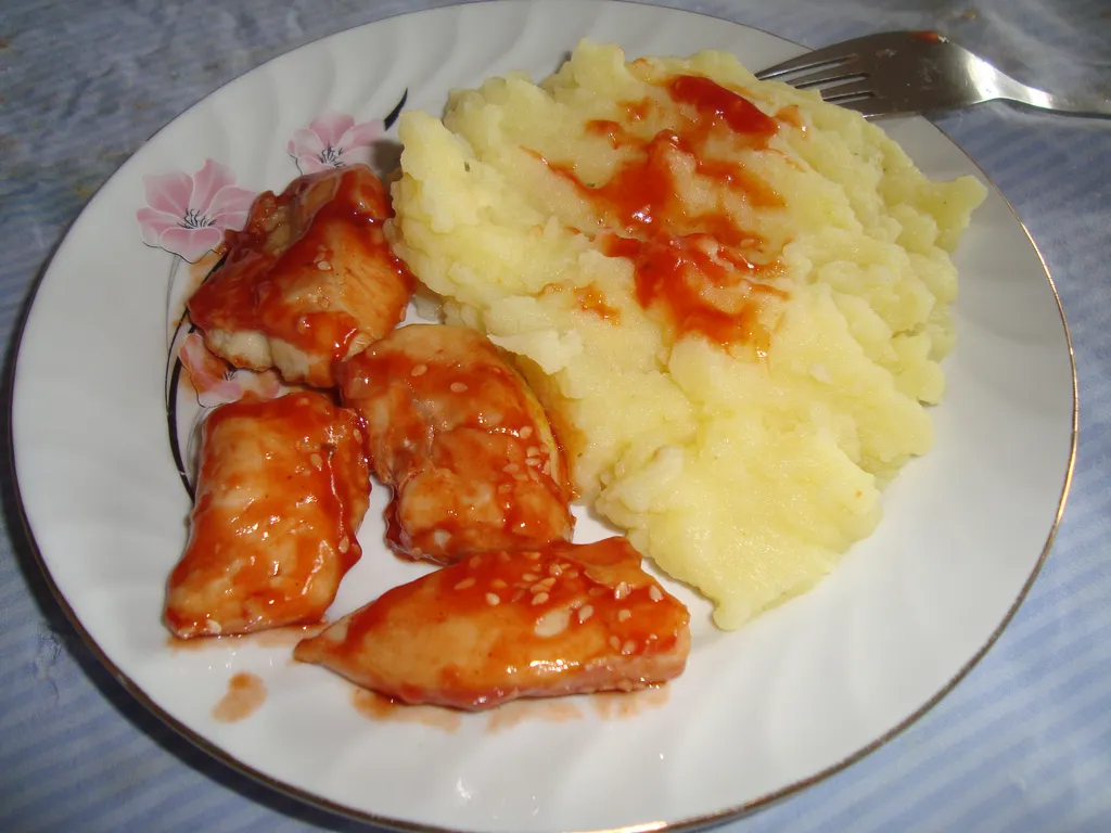 Piletina s ketchupom i sezamom