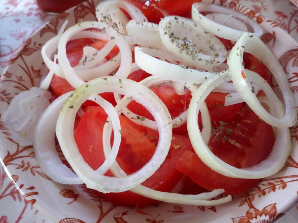 Brza paradajz salata