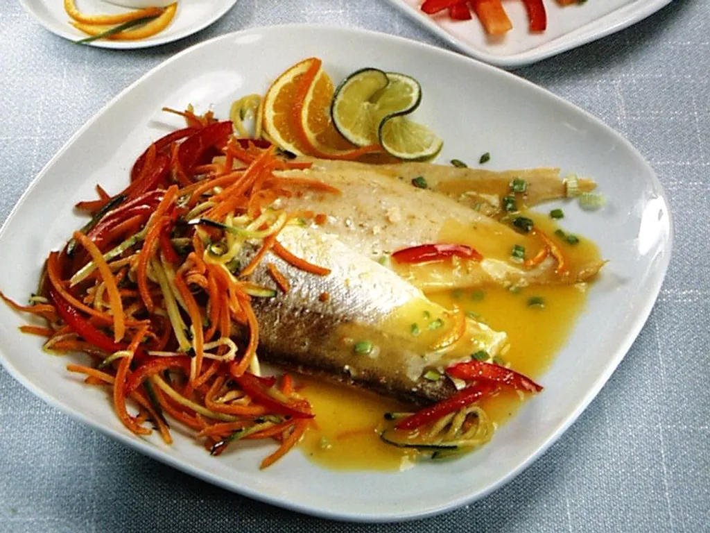 Bijela riba s umakom od naranče i povrćem
