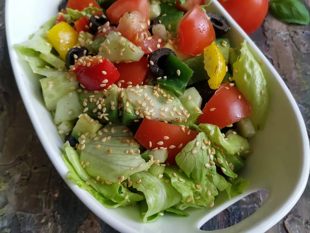 Avocado,pepper & olive salad