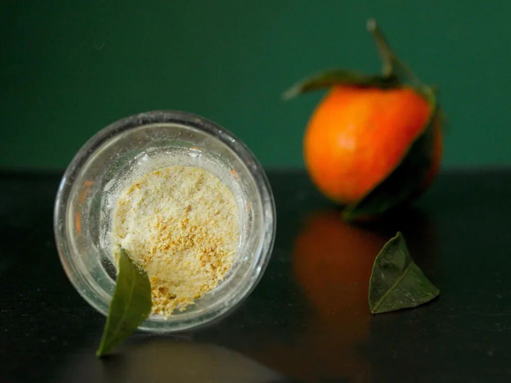 Sušena korica limuna ili naranče u prahu