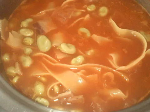 Varivo od boba s tjesteninom