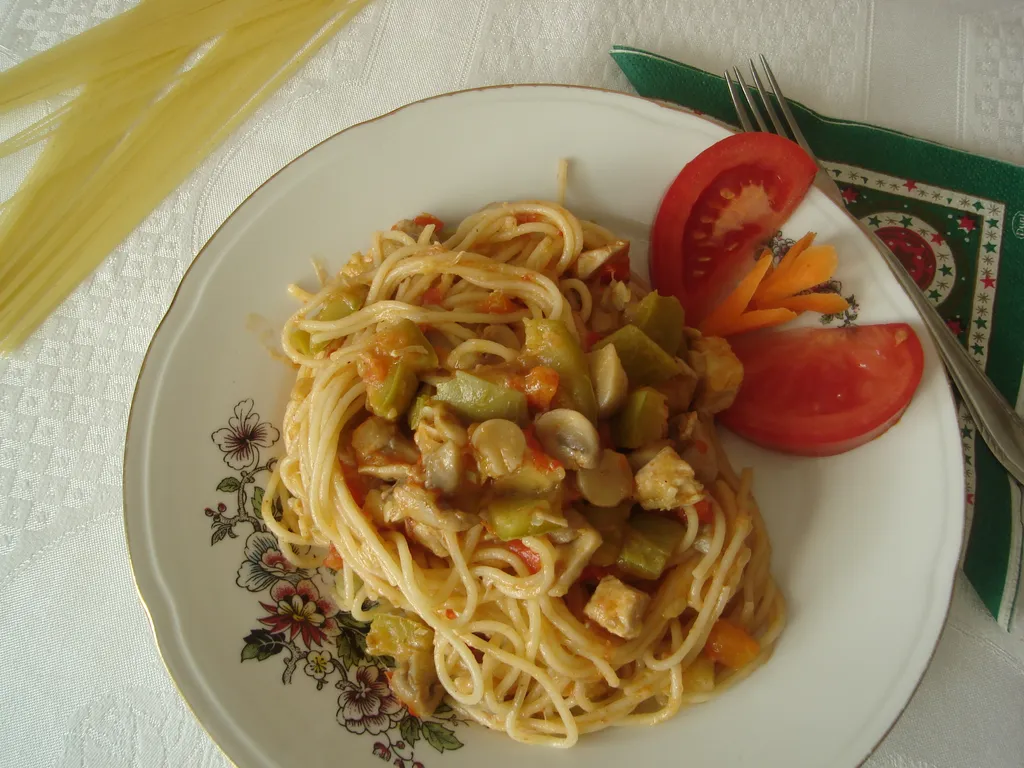 Špagete sa belim mesom i povrćem