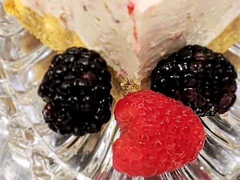 White chocolate raspberry cheesecake
