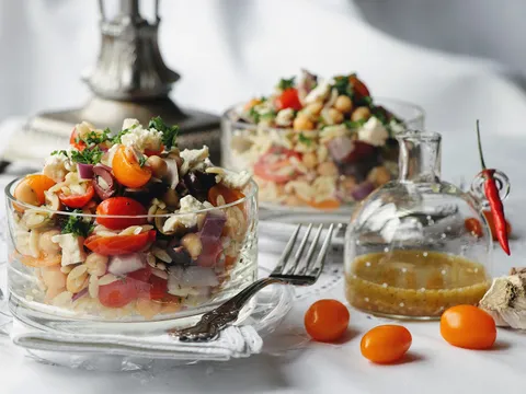 Mediteranska salata sa orzo pastom