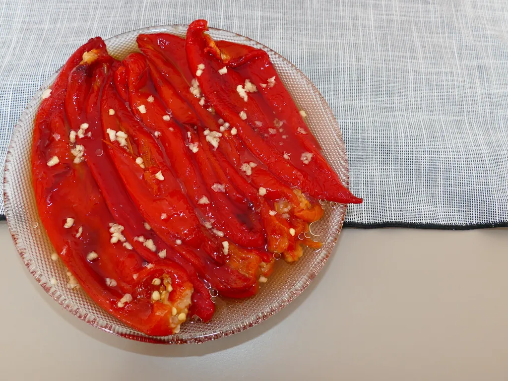 Zimska salata od crvenih roga paprika