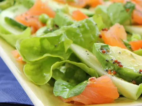 Salata sa avokadom i dimljenim lososom (Nale Ringispil) :)