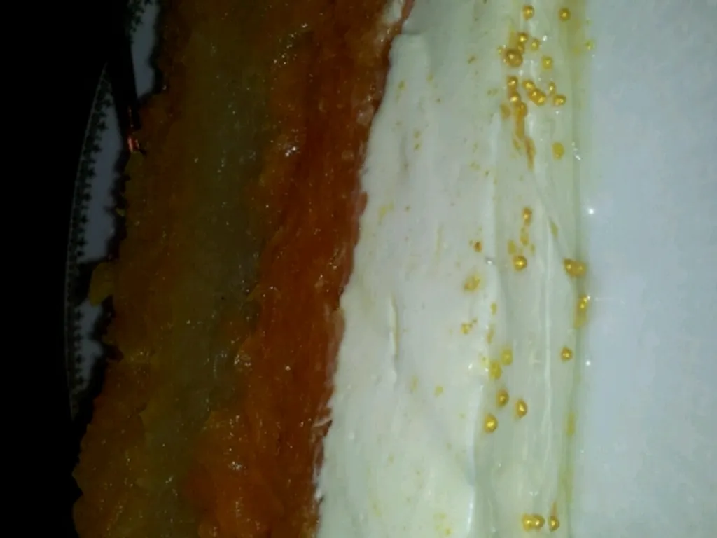 Vitaminska torta sa bundavom, mrkvom, jabukom i kremom od bele cokolade