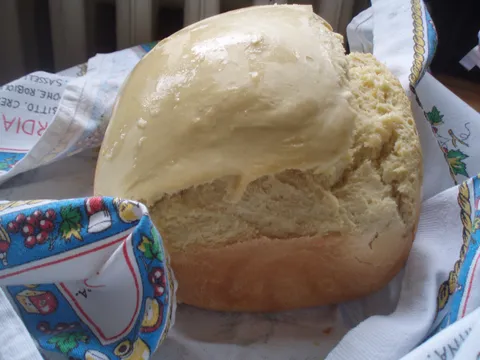 beli hleb iz pekaca