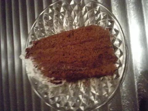 Jednostavna torta sa kremom od čokolade i oraha