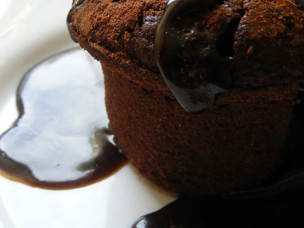 Čokoladni nabujak (souffle) od slanutkova brašna, ghee maslaca i s kavom