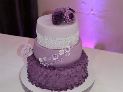 Lilana svadbena torta za mojednu drage prijatelje