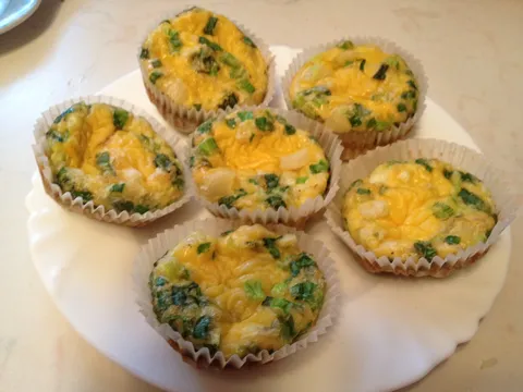 Zdravi muffini s jajima i mladim lukom