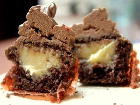 cokoladni cupcakes s domacom karamelom :)