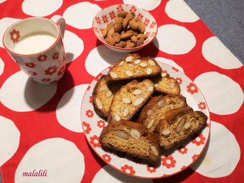 Cantuccini (Italian almond cookies)