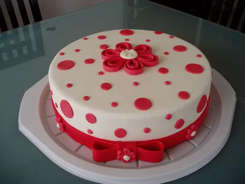 Crveno-bijela torta