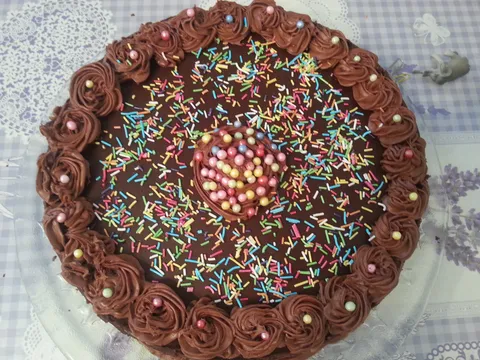 Čokoladni kolač (Nutela kocke) u obliku torte