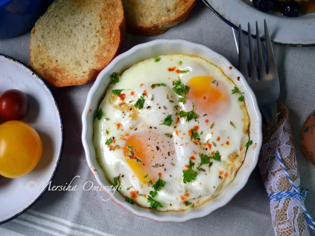 Pecena jaja sa fetom i paradajzom