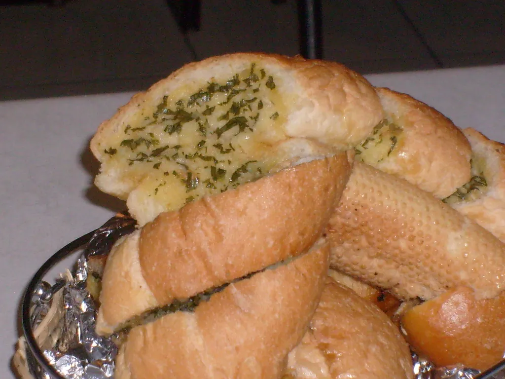 Garlic bread&#8212;-kruh sa cesnjakom