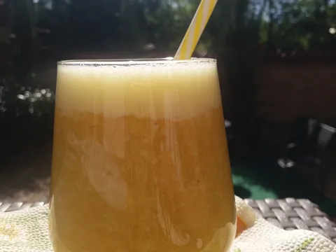 Mango-naranča smoothie