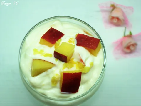 Mascarpone krema s jogurtom i voćem