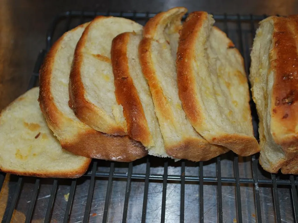 Garlic pull-apart bread