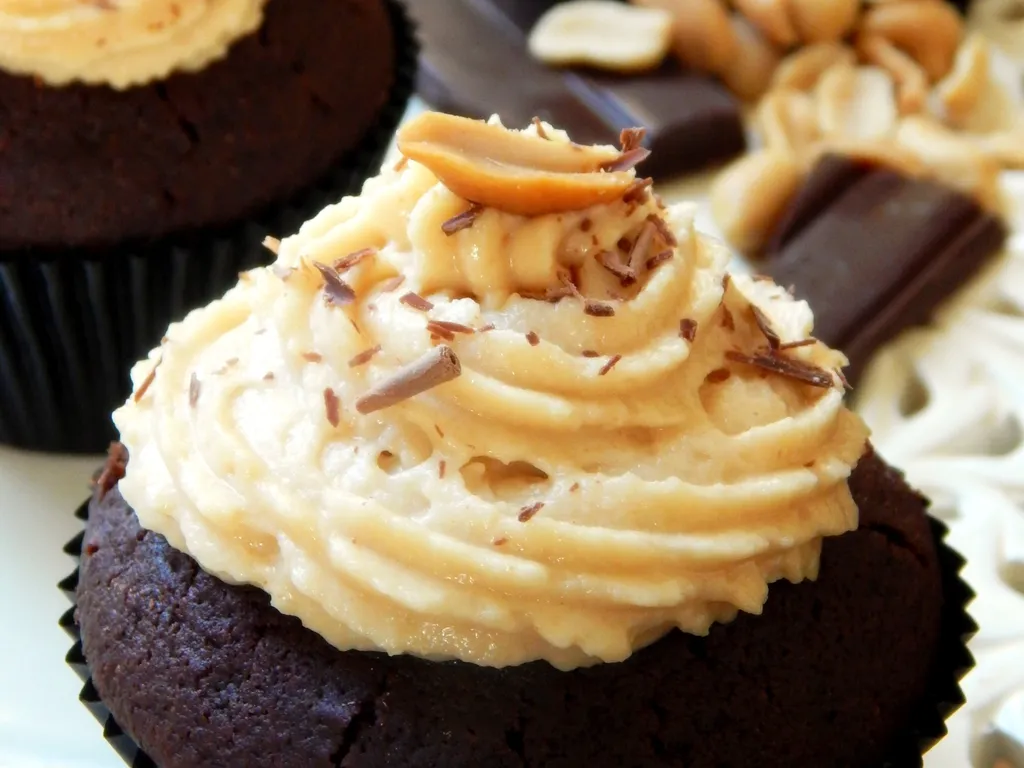 Snickers cupcakes