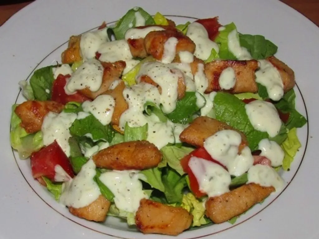 Salata sa mariniranom piletinom