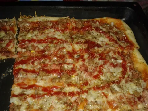 Pizza sa tunjevinom